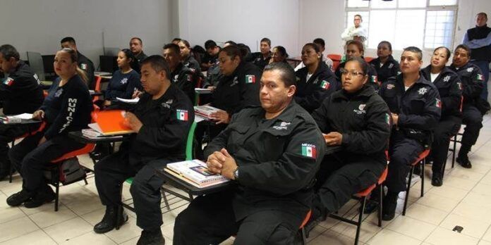 Policías en el curso de formación Policías en el curso de formación