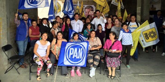 Candidato con vecinos de Mexicapan y Díaz Ordaz Candidato con vecinos de Mexicapan y Díaz Ordaz
