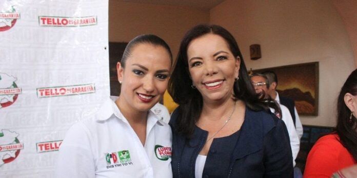 Lupita Flores acompañada de la secretaria del CEN del PRI Lupita Flores acompañada de la secretaria del CEN del PRI