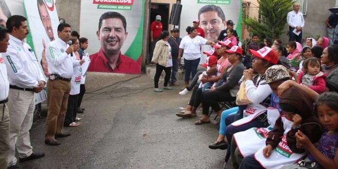 Enrique Guadalupe Flores recorre nuevos fraccionamientos. Enrique Guadalupe Flores recorre nuevos fraccionamientos.