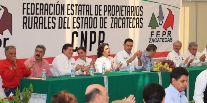 En la reunión tomó protesta a la nueva directiva de la Federación Nacional de Propietarios Rurales En la reunión tomó protesta a la nueva directiva de la Federación Nacional de Propietarios Rurales