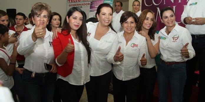 Judit Guerrero con priístas Judit Guerrero con priístas