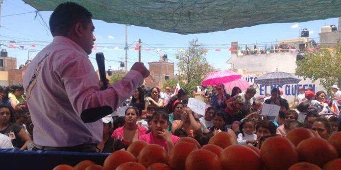 Lolo Hernández recorre colonias y comunidades. Lolo Hernández recorre colonias y comunidades.