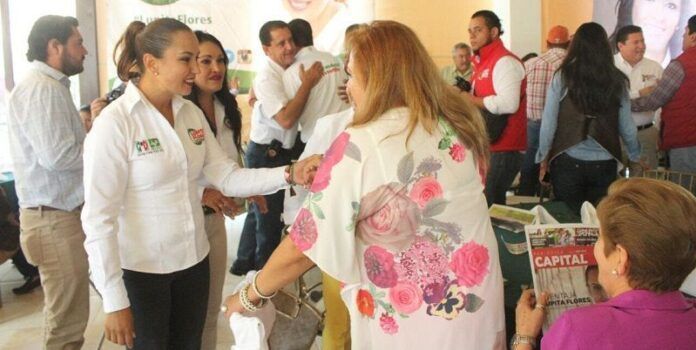 Lupita Flores se reunión con profesionistas y empresarios Lupita Flores se reunión con profesionistas y empresarios
