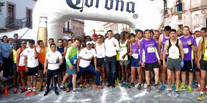Rafael Flores con corredores Rafael Flores con corredores