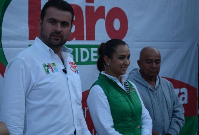La candidata con el aspirante a la alcaldía
