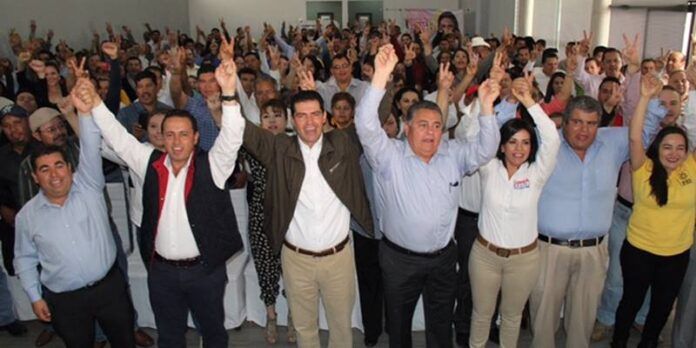 Rafael Flores con candidatos de la coalición Unidos por Zacatecas. Rafael Flores con candidatos de la coalición Unidos por Zacatecas.