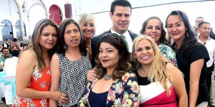 Miguel Alonso convivió con las maestras Miguel Alonso convivió con las maestras