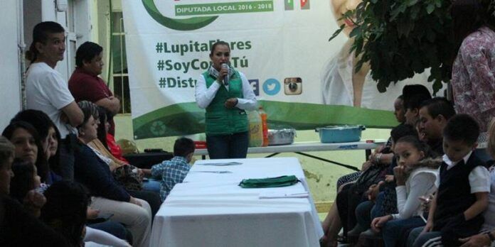 Lupita Flores en reunión con fresnillenses. Lupita Flores en reunión con fresnillenses.