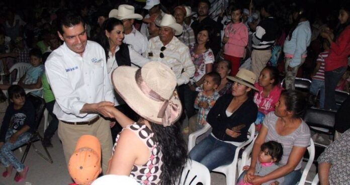 Delegados y estructuras priístas se sumaron al proyecto encabezado por Rafael Flores. Delegados y estructuras priístas se sumaron al proyecto encabezado por Rafael Flores.