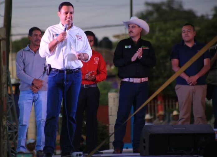 Candidato se comprometió a regularizar tierras Candidato se comprometió a regularizar tierras