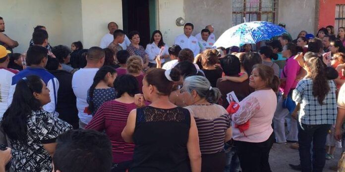 Candidatos visitanm colonia La Campesina. Candidatos visitanm colonia La Campesina.