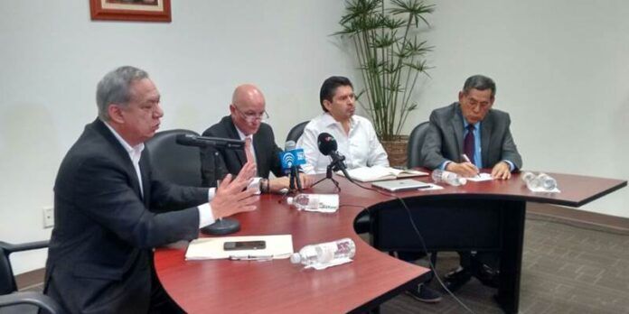 Secretarios informan a la prensa Secretarios informan a la prensa