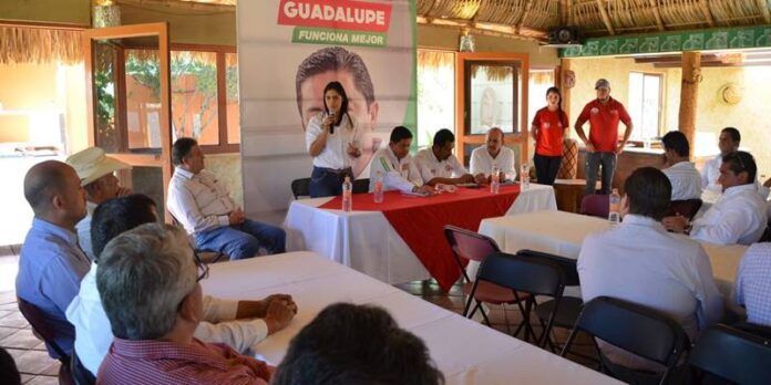 Isadora Santivañez presenta propuestas. Isadora Santivañez presenta propuestas.