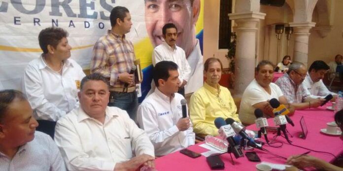 Perredistas en rueda de prensa Perredistas en rueda de prensa