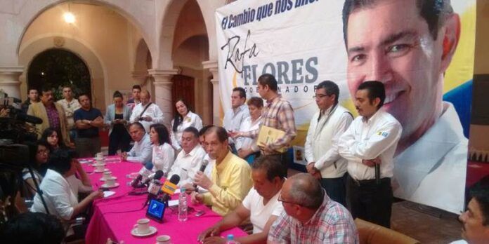 Perredistas en rueda de prensa Perredistas en rueda de prensa