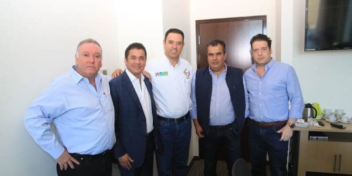 Encuentro con senador Carlos Puente Encuentro con senador Carlos Puente