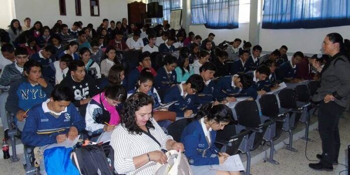 Brindan conferencia a alumnos Brindan conferencia a alumnos