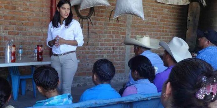 Isadora Santivañez con familias Isadora Santivañez con familias