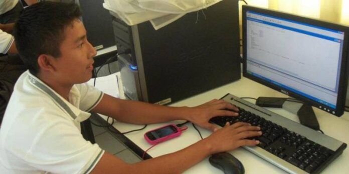 Puedes estudiar en cualquier lugar. Puedes estudiar en cualquier lugar.