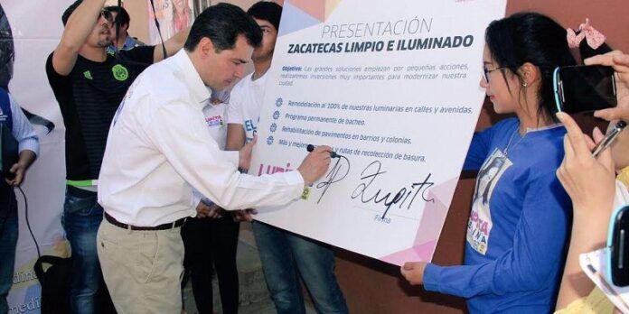 Rafael Flores firmó los compromisos con la capital Rafael Flores firmó los compromisos con la capital