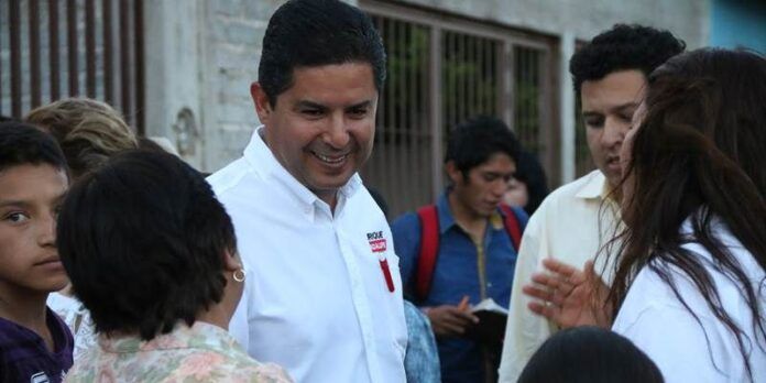 El candidato convive con ciudadanos El candidato convive con ciudadanos