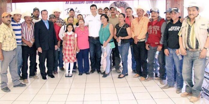 Rafael Flores se reunió con campesinos