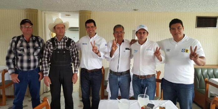 Encuentro entre candidato y menonitas Encuentro entre candidato y menonitas