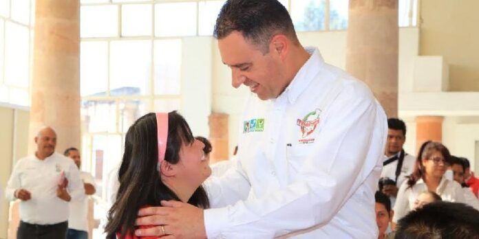 El candidato convivió con este sector El candidato convivió con este sector
