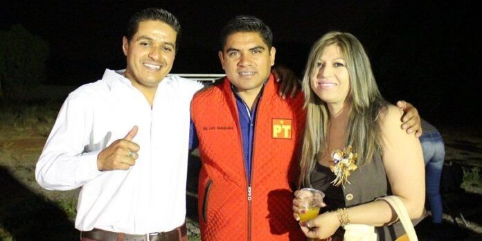 El candidato se reunió con maestros El candidato se reunió con maestros
