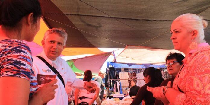 El candidato visitó el mercado de Tres Cruces. El candidato visitó el mercado de Tres Cruces.