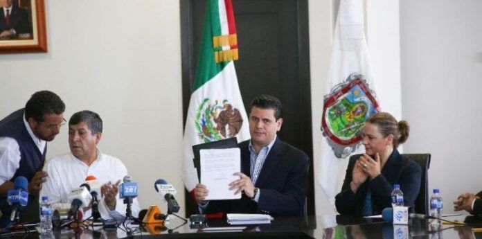 Jaime Santoyo, Miguel Alonso y Norma Julieta del Río Jaime Santoyo, Miguel Alonso y Norma Julieta del Río