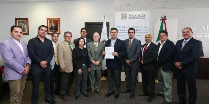 Gobernador con profesionistas del ramo Gobernador con profesionistas del ramo