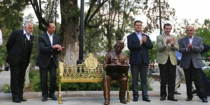 Autoridades en la develación Autoridades en la develación