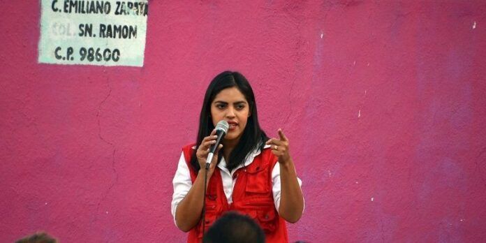 Isadora Santivañez con colonos Isadora Santivañez con colonos