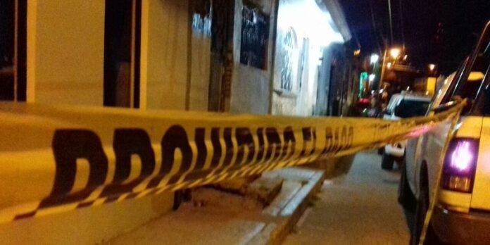 Policías municipales y ministeriales acordonaron la zona Policías municipales y ministeriales acordonaron la zona