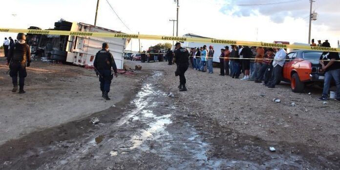 Policías resguardaron el vehículo Policías resguardaron el vehículo