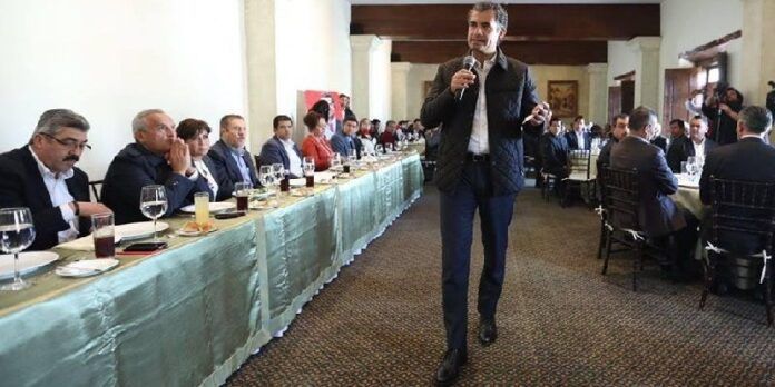 Enrique Ochoa Reza se reunió con empresarios Enrique Ochoa Reza se reunió con empresarios