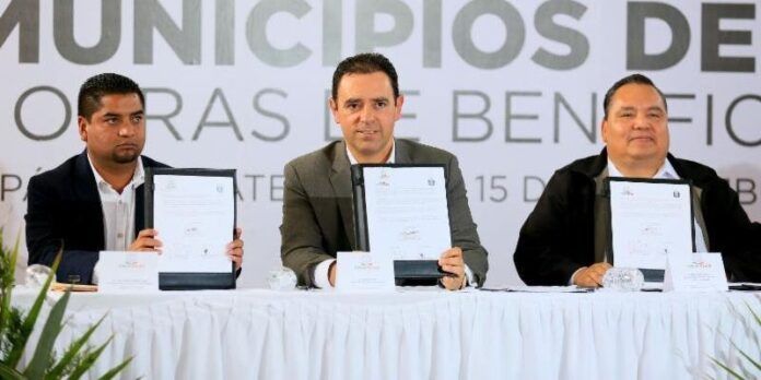 Firmaron un convenio ayuntamientos y gobierno estatal Firmaron un convenio ayuntamientos y gobierno estatal