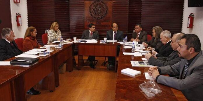 Armando Ávalos entrega proyecto