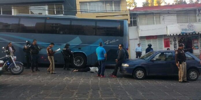 Policías y elementos de Tránsito acudieron al lugar Policías y elementos de Tránsito acudieron al lugar