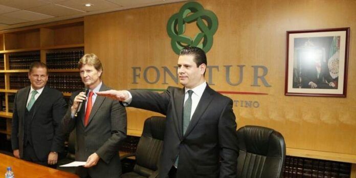Rinde protesta ante secretario de Turismo
