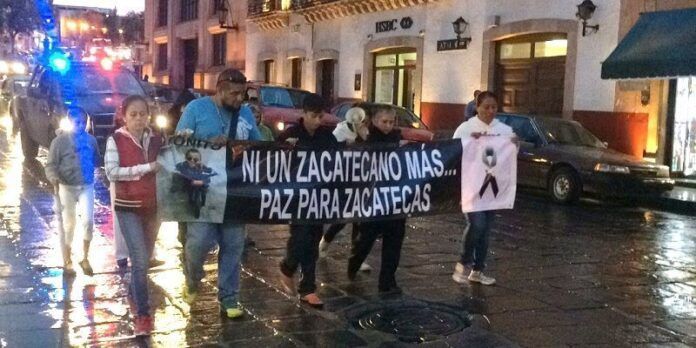 Caminaron a Plaza de Armas Caminaron a Plaza de Armas