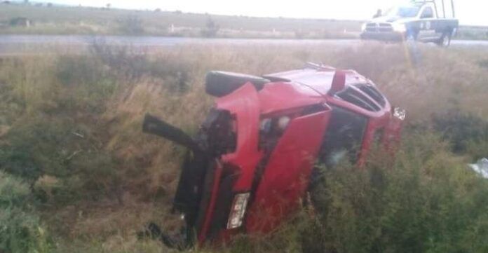 Auto Volkswagen dañado por el accidente Auto Volkswagen dañado por el accidente