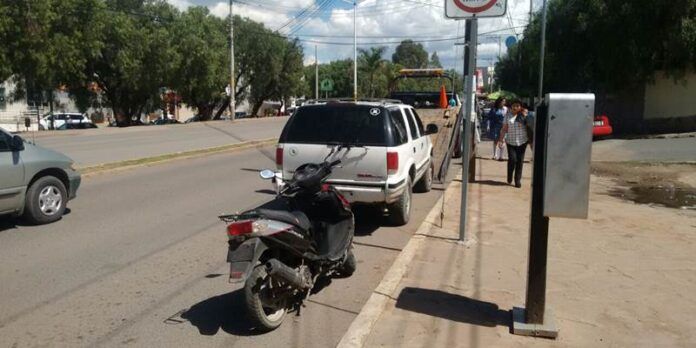 Llevan vehículos al corralón