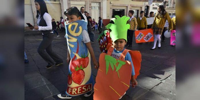 Desfile por Centro Histórico. (Zacatecasonline) Desfile por Centro Histórico. (Zacatecasonline)