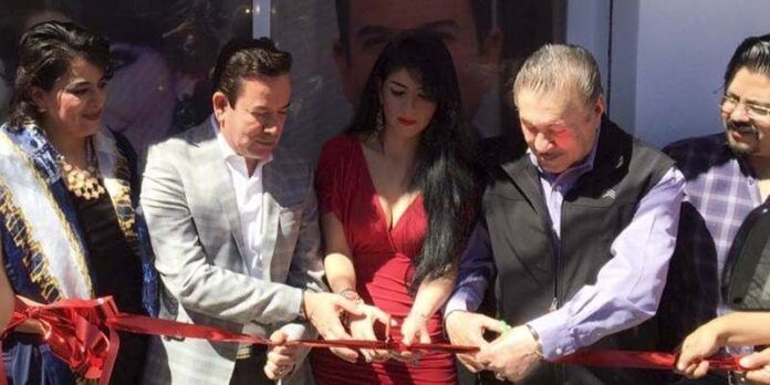 Diputado federal y regidora cortan el listón Diputado federal y regidora cortan el listón