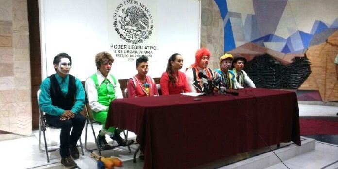 Diputada Guadalupe Flores Escobedo al centro Diputada Guadalupe Flores Escobedo al centro