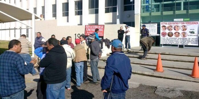 Alrededor de 35 personas se manifestaron Alrededor de 35 personas se manifestaron