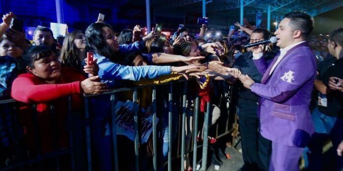 20 mil pesonas acudieron al concierto 20 mil pesonas acudieron al concierto